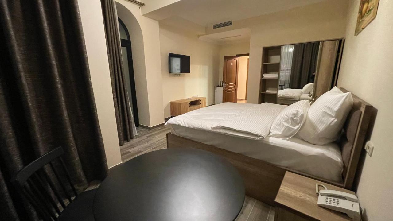 Altunyan Hotel Erivan Exterior foto